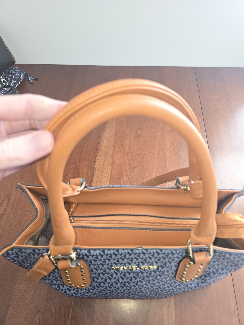 Michael Kors Navy 💙 MK Logo Tote with Tan Handles, Excellent Condition! - Picture 4 of 12
